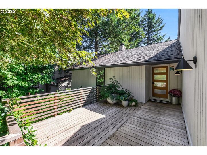 Property Photo:  25 Becket St  OR 97035 