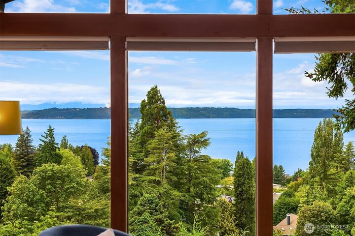 19212  94th Avenue W  Edmonds WA 98020 photo