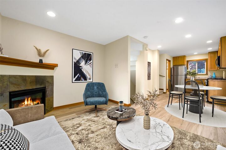 Property Photo: 4533 40th Avenue SW C WA 98116