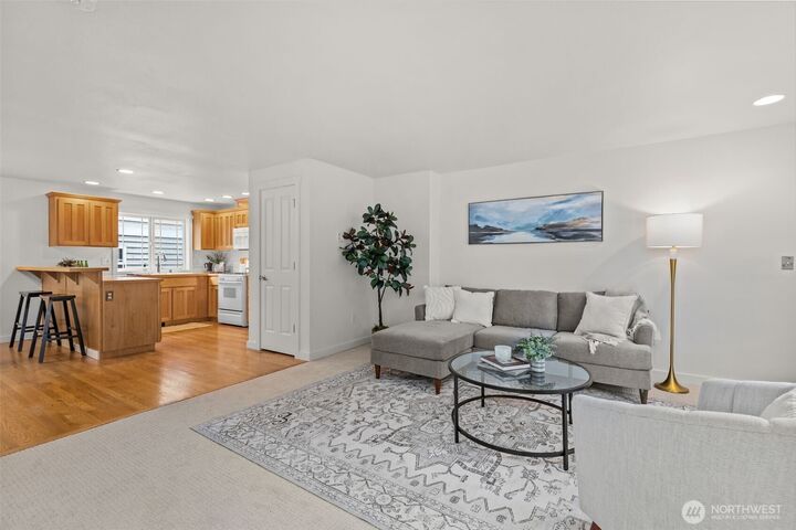 Property Photo:  12311  Roosevelt Way NE B  WA 98125 