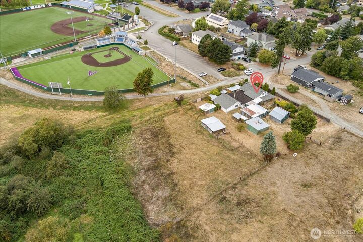 Property Photo:  1311  H Avenue  WA 98221 