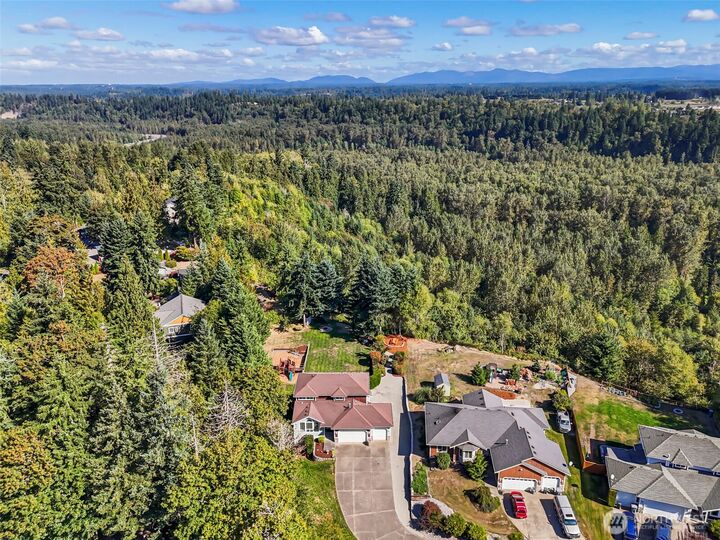 Property Photo:  403  207th Avenue E  WA 98391 