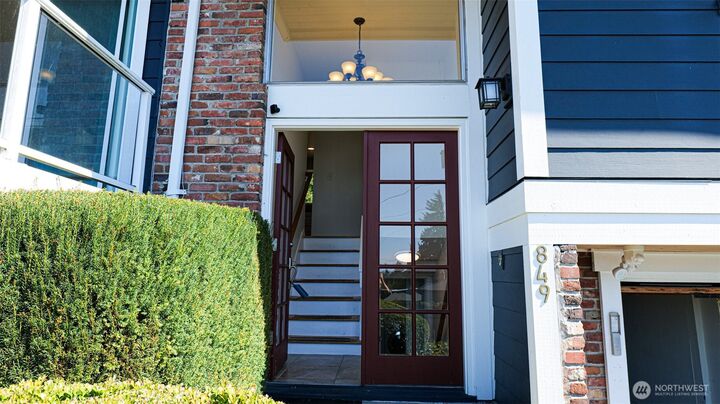 Property Photo:  849  Poplar Way  WA 98020 