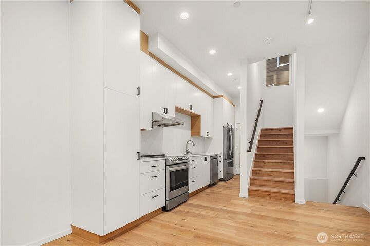 Property Photo:  631  13th Avenue E  WA 98102 