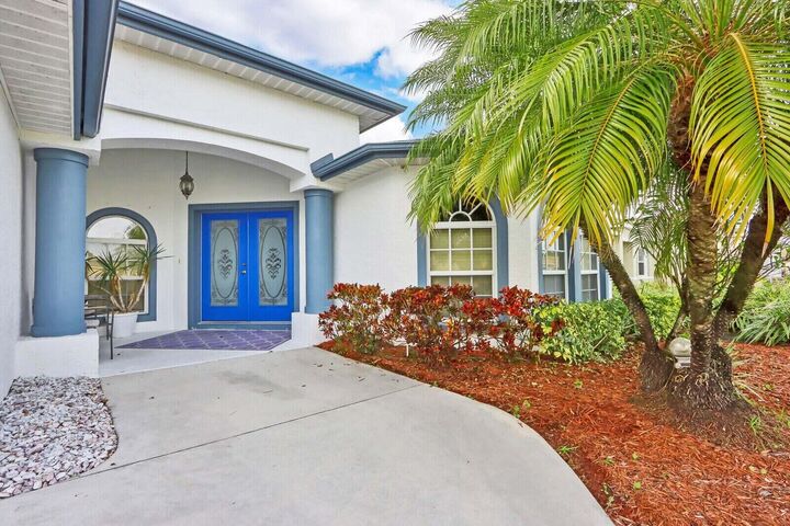 Property Photo: 2548 SW Edgarce Street FL 34953