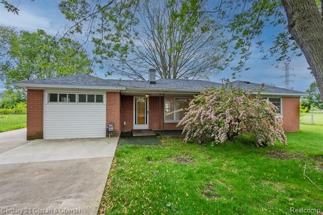 Property Photo: 2548 Hearthside Drive MI 48198