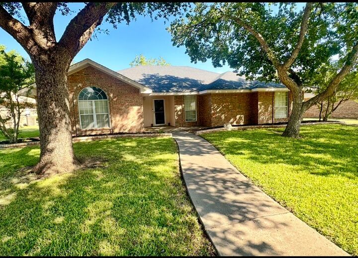 Property Photo: 3218 Maplewood Dr TX 76904