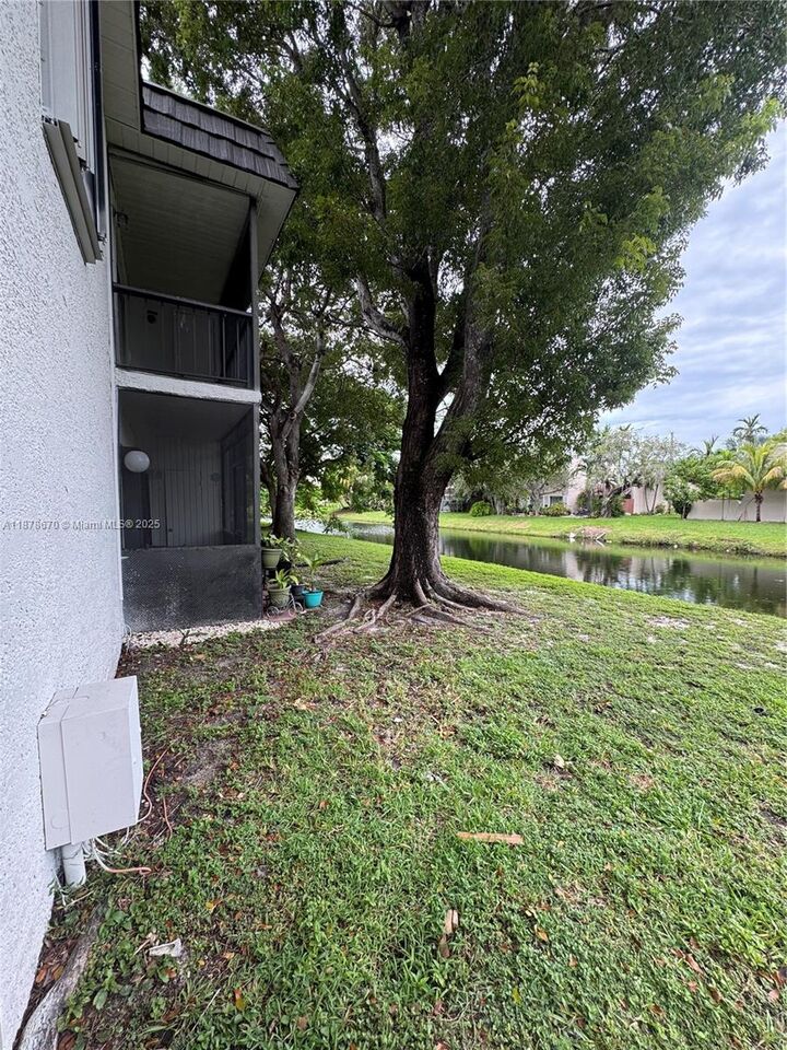 Property Photo:  10353 N Kendall Dr Bb2  FL 33176