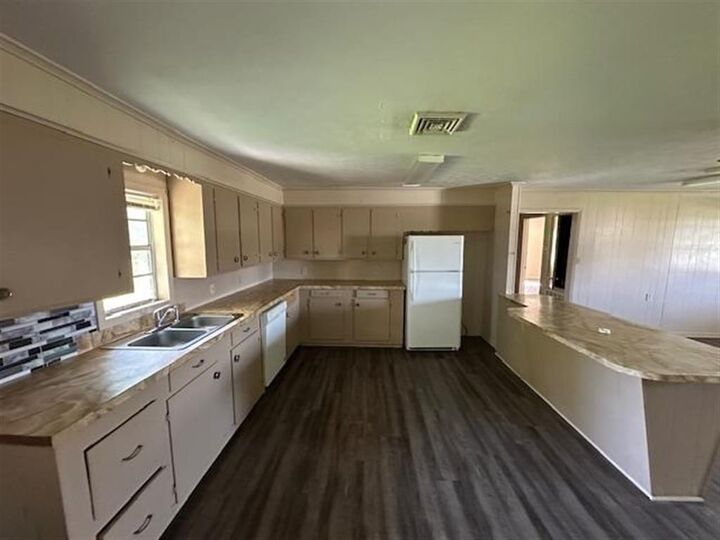 Property Photo:  812 Alan Road  LA 70607 