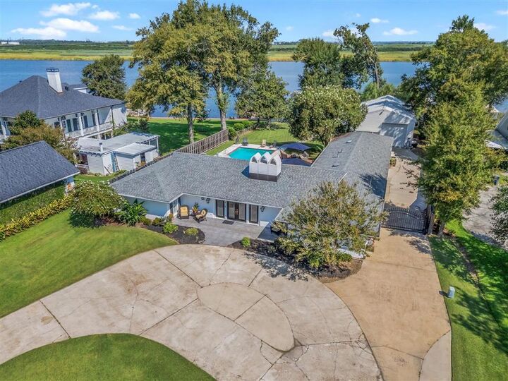 Property Photo: 9 River Lane LA 70605
