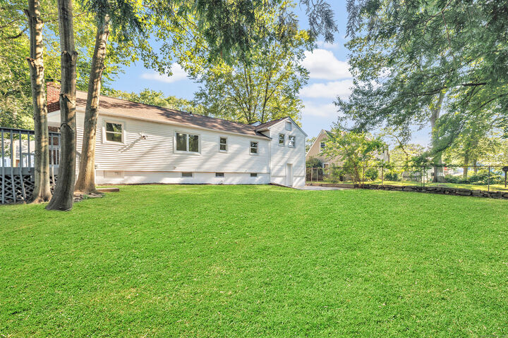 Property Photo:  420 Lakeside Drive  CT 06606 