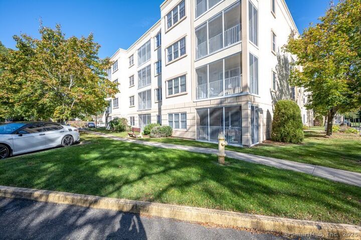 Property Photo:  75 Washington Avenue 8-205  CT 06518 