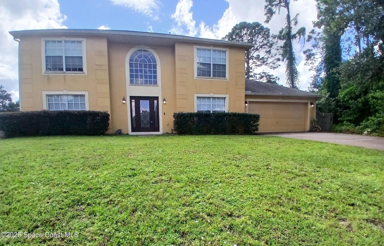 Property Photo: 1412 Hayworth Circle NW FL 32907