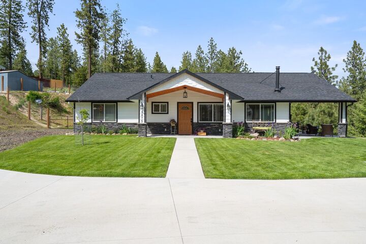 Property Photo:  5475 Peggy Way  WA 99006 