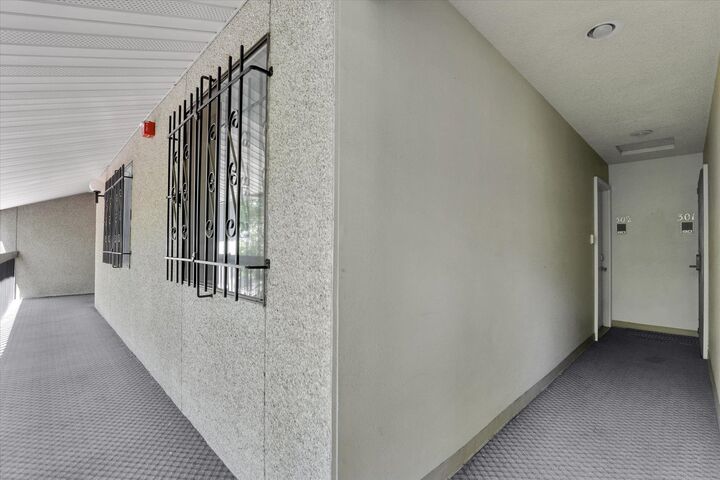 Property Photo:  1002 W 7th Ave 301  WA 99204 