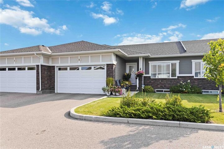 Property Photo:  3210 11th Street W 16  SK S7M 5Y3 