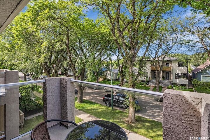 Property Photo:  522B 6th Street E  SK S7H 1C1 