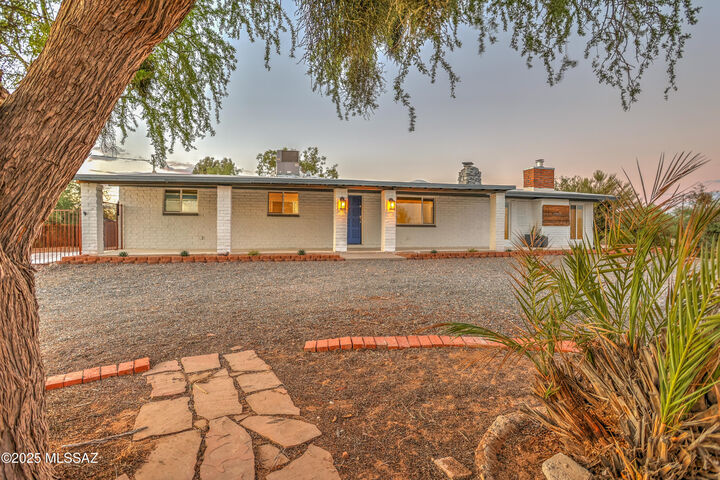 Property Photo:  10501 N Camino Central  AZ 85742 