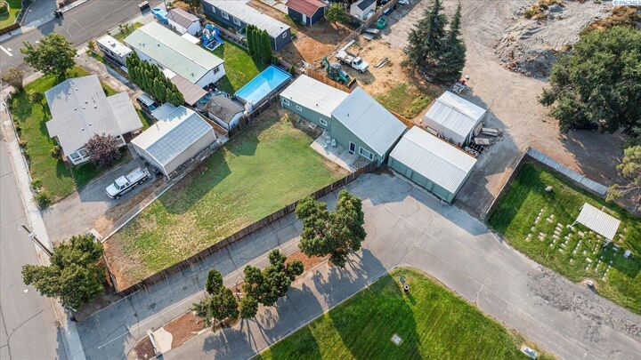 Property Photo:  2320 W Frontage Rd  WA 99301 