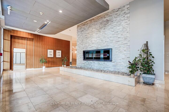 Property Photo:  220 Burnhamthorpe Road W 2109  ON L5B 4N4 
