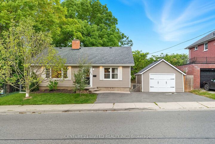 Photo de la propriété:  141 O'Carroll Avenue  ON K9H 4V2 