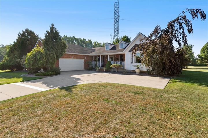 Property Photo:  21640 Pinehurst Crescent  ON N7M 5J3 