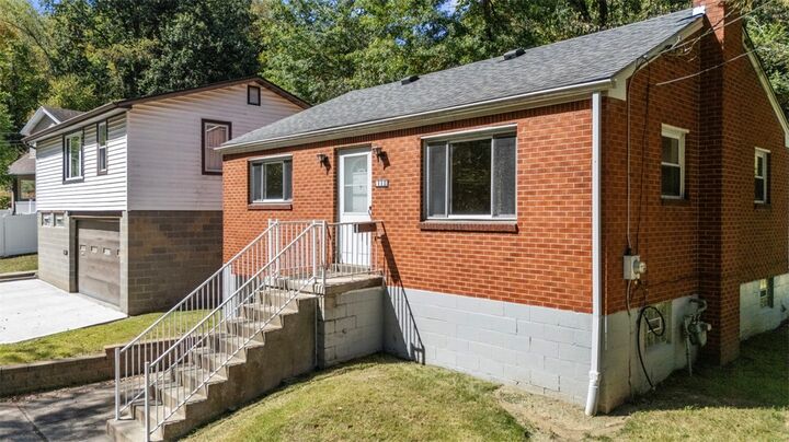 Property Photo:  1003 Geyer Rd  PA 15209 