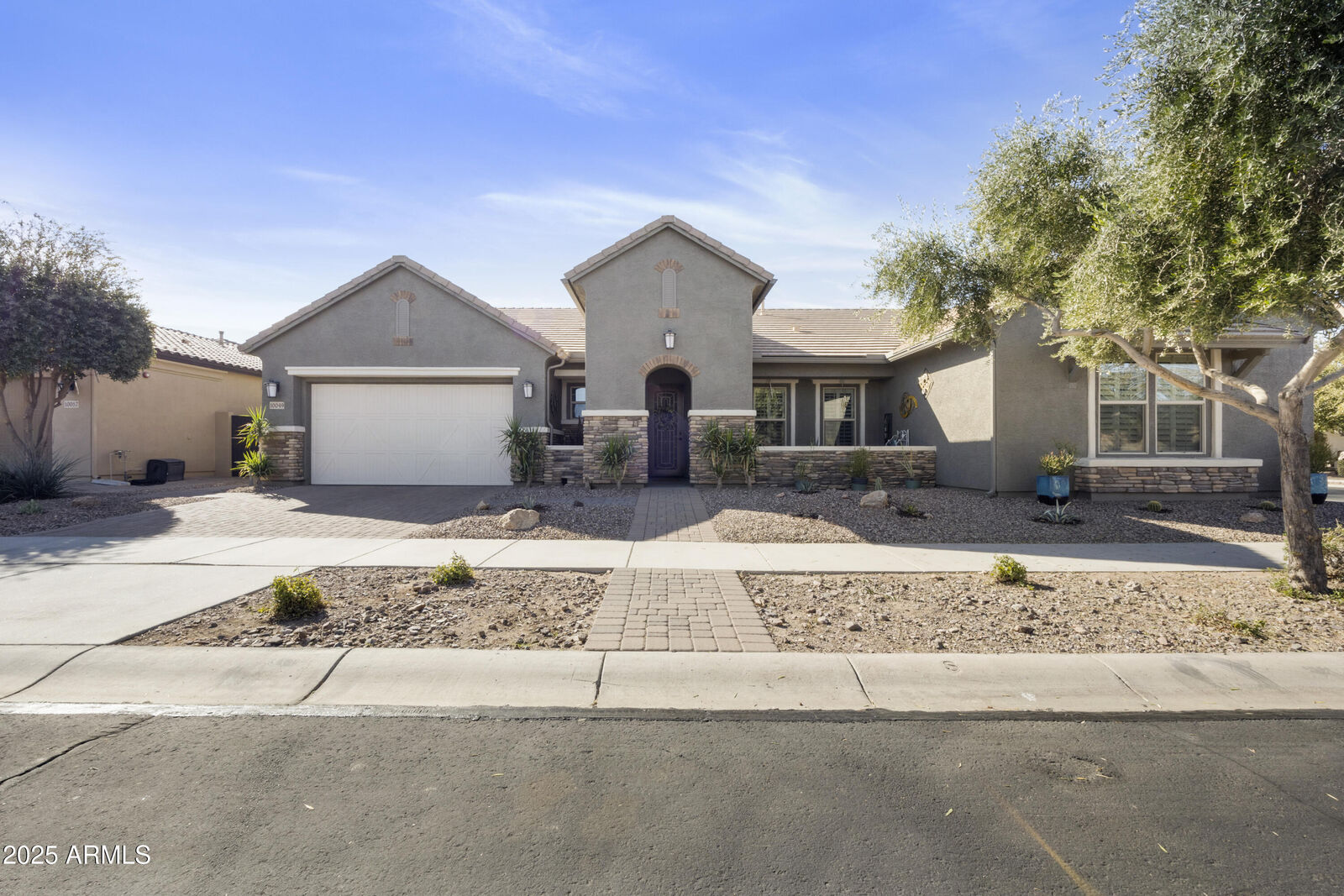 Property Photo: 10049 E Topaz Avenue AZ 85212