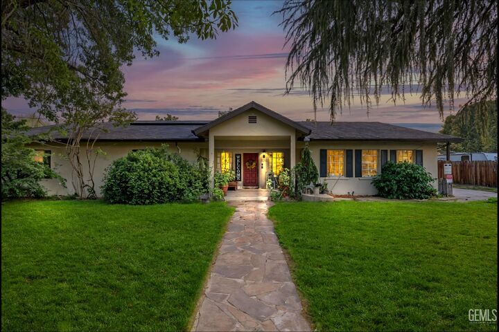 Property Photo:  3010 Elmwood Avenue  CA 93305 