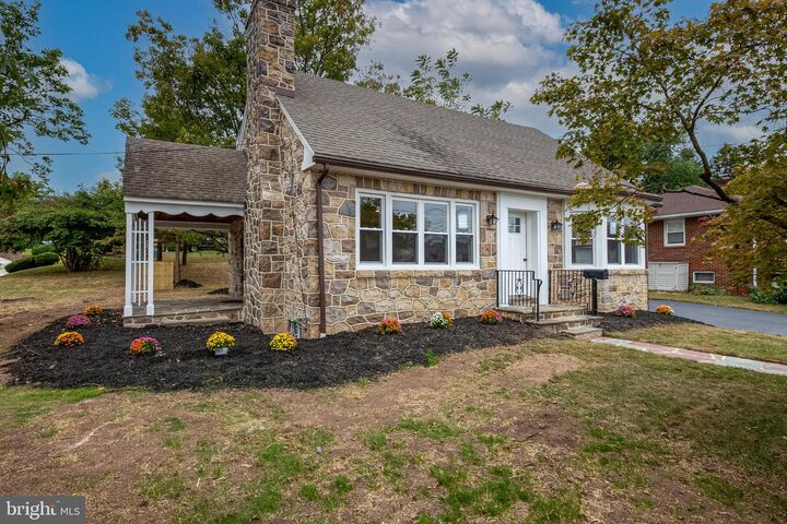 Property Photo:  303 Grosstown Road  PA 19464 