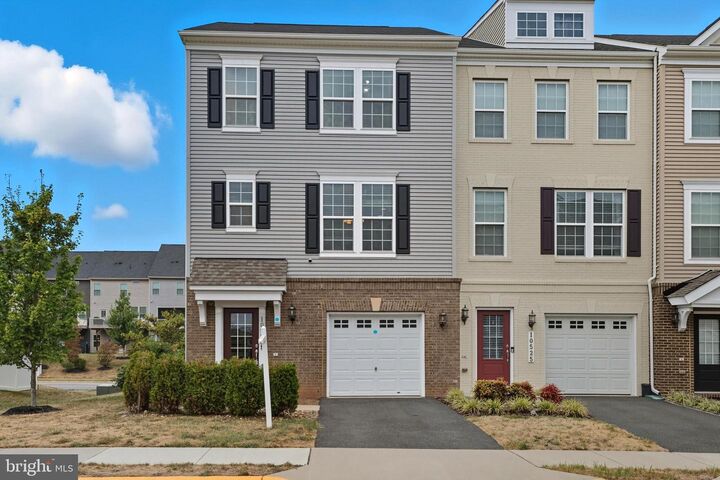 10523 Hinton Way  Manassas VA 20112 photo
