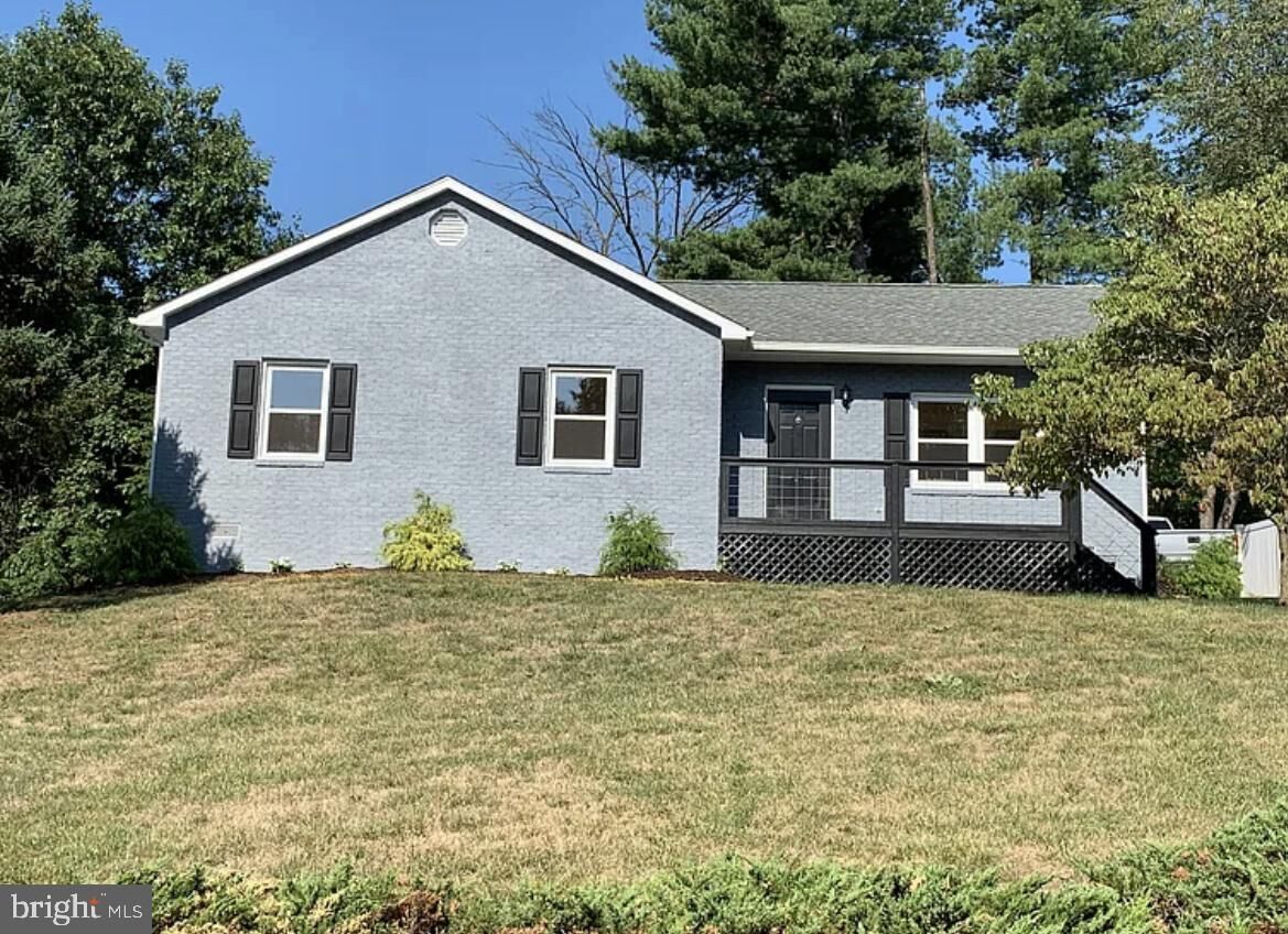 Property Photo:  108 Fenwick Court  VA 22602 