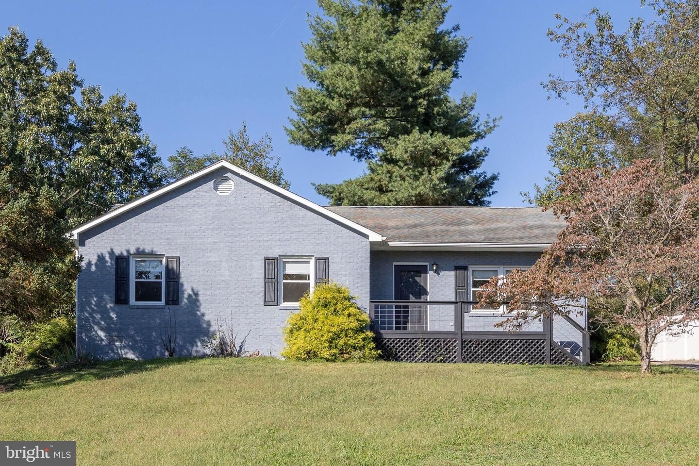Property Photo: 108 Fenwick Court VA 22602