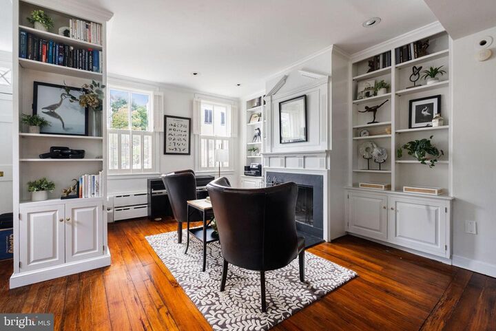 Property Photo: 430 S Lee Street S VA 22314