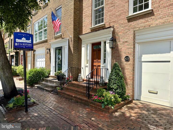 Property Photo: 428 N Union Street VA 22314