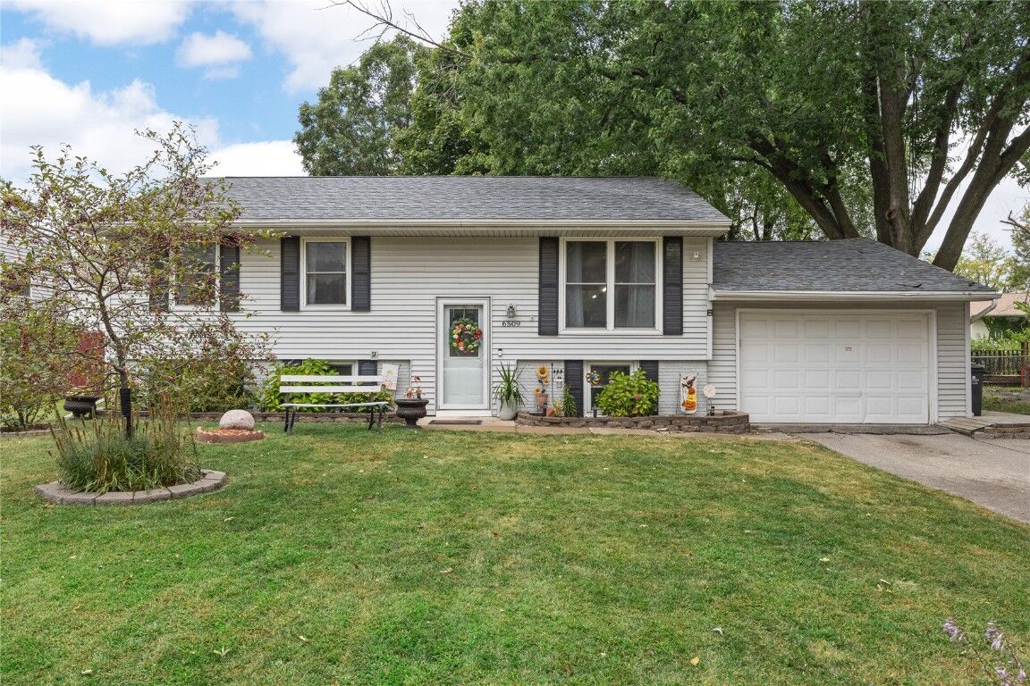 Property Photo:  6509 Mosswood Lane NE  IA 52402 