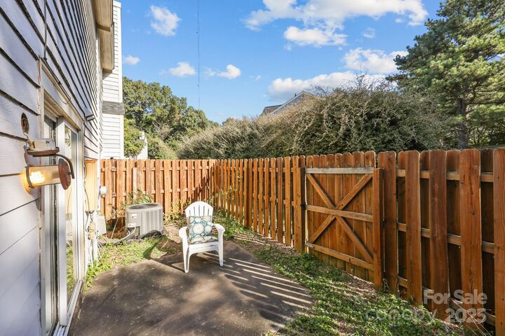 Property Photo:  3649 Huyton Court  NC 28215 