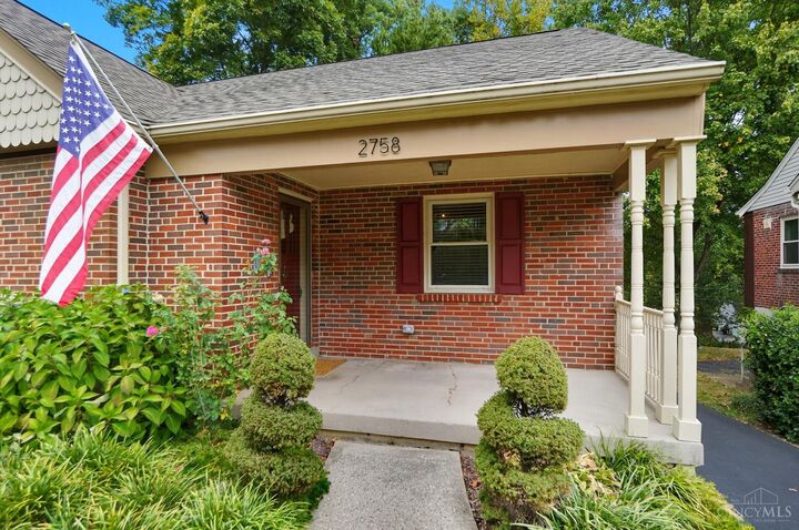 Property Photo: 2758 Losantiridge Avenue OH 45213