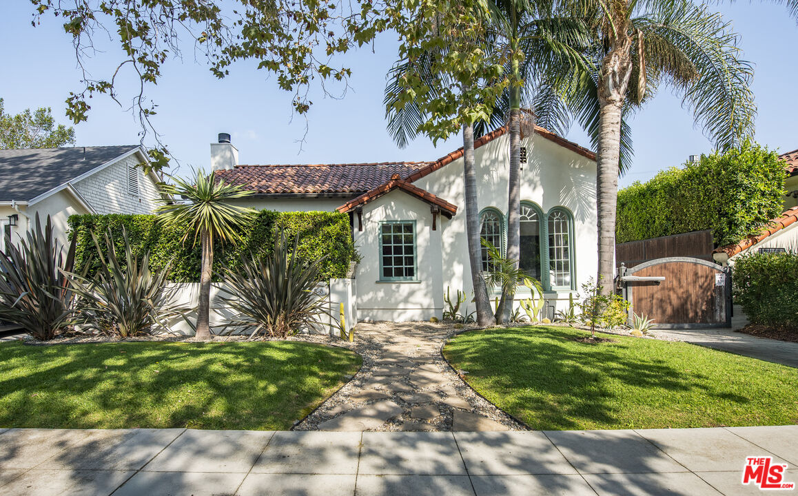 Property Photo:  358 S Sycamore Ave  CA 90036 