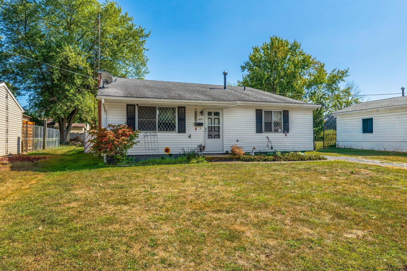 Property Photo:  1421 Plantation Drive  OH 43302 
