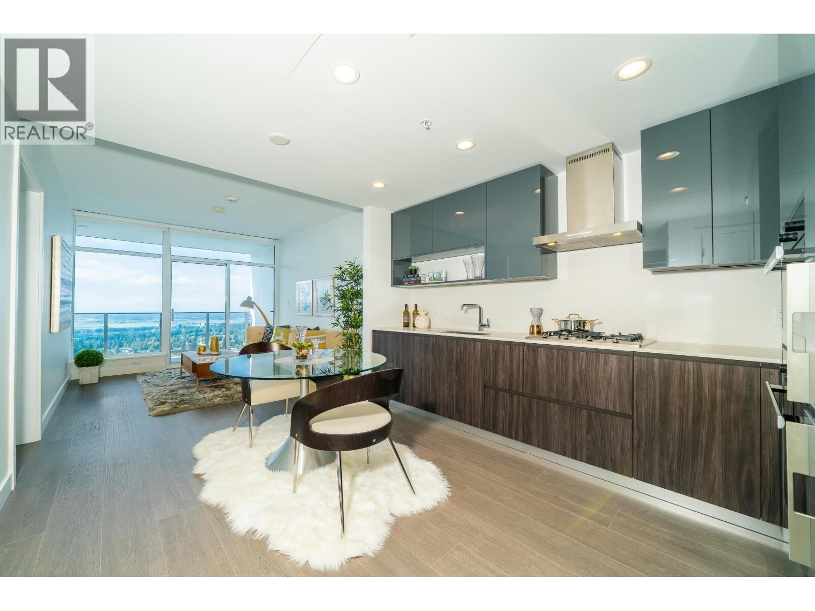 Photo de la propriété:  6511 Sussex Avenue 3005  BC V5H 0K5 