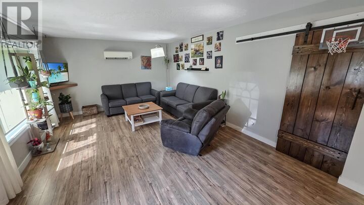 Property Photo:  912 Ninth St N  ON P9N 2T2 