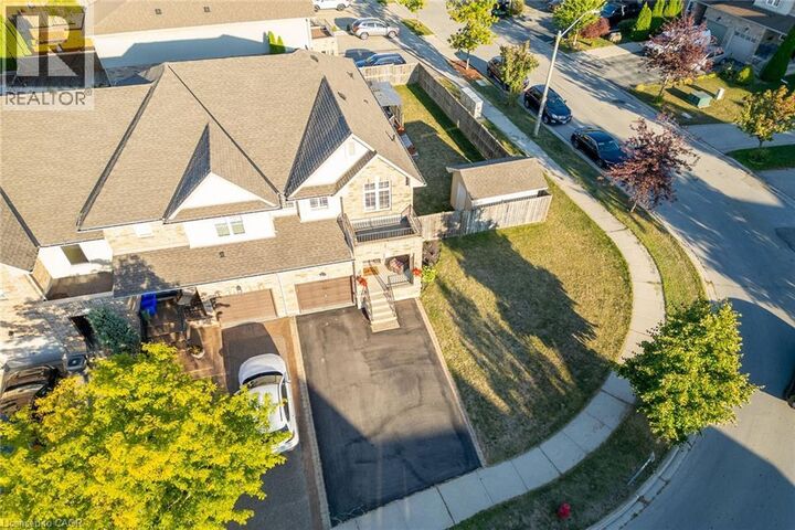 Photo de la propriété:  37 Meadow Wood Crescent  ON L8J 3Z7 