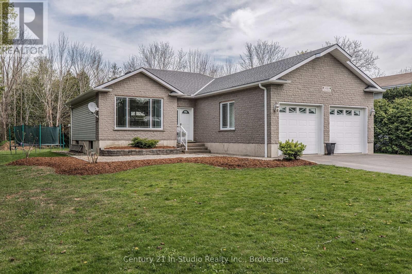 Property Photo: 406 Alice Street ON N0H 2L0