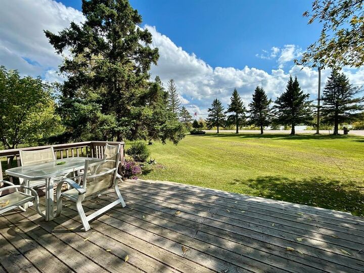Property Photo:  1089 Breezy Point Road  MB R1A 2A7 