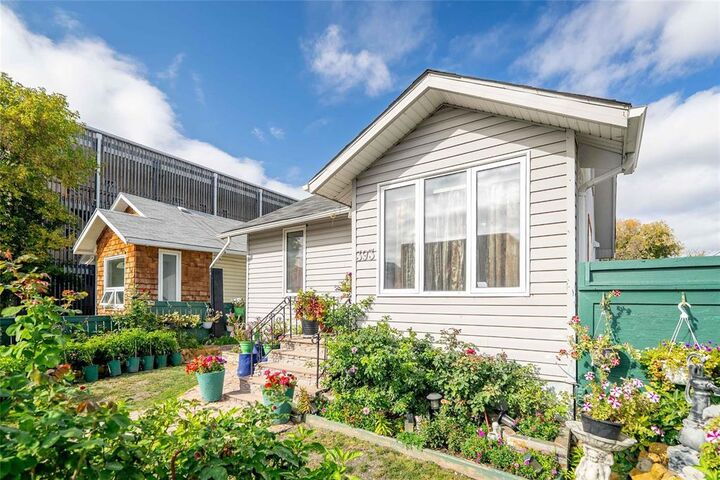 Photo de la propriété:  393 Talbot Avenue  MB R2L 0R2 