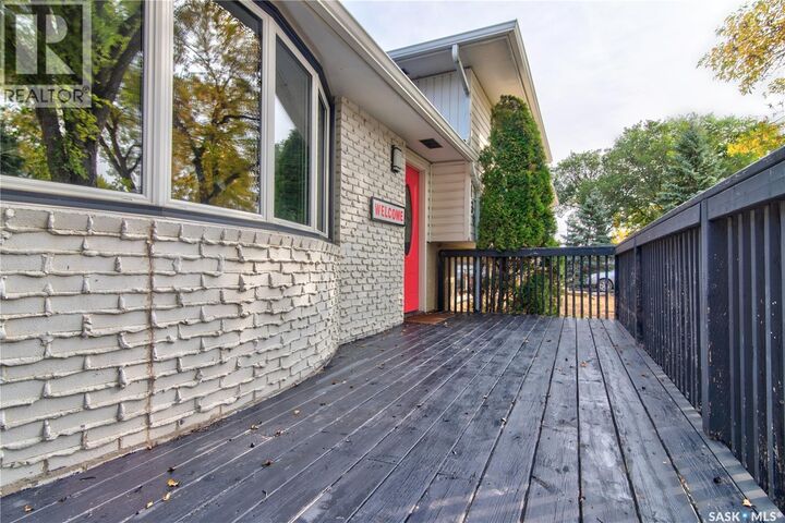 Property Photo:  130 Walden Crescent  SK S4N 1L3 