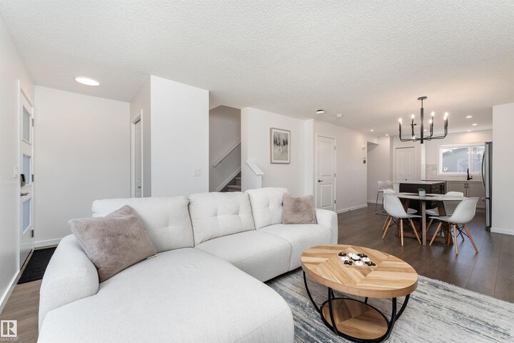Photo de la propriété:  12015 35 Avenue SW  AB T6W 5E9 