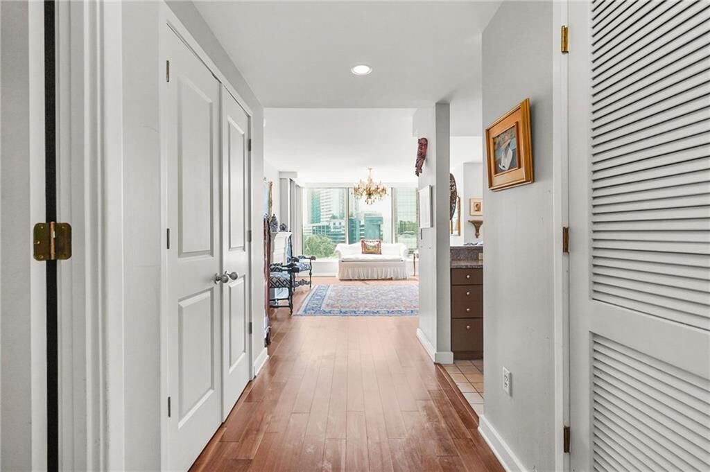 Property Photo: 3338 Peachtree Road NE 709 GA 30326