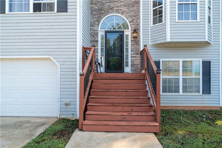 Property Photo:  6160 Queensdale Drive  GA 30135 